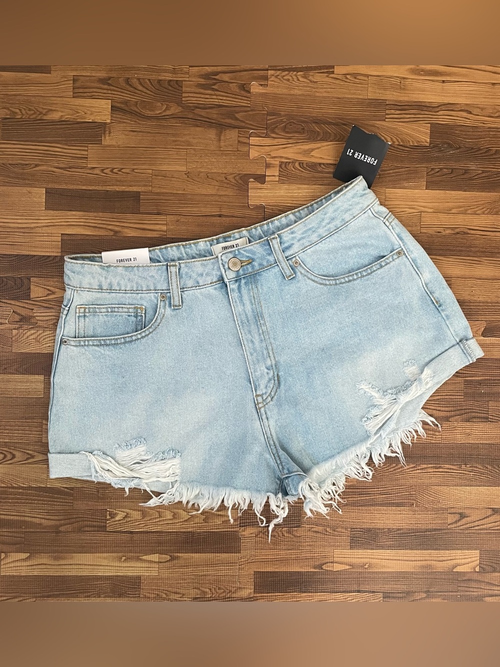NWT Forever 21 Light Wash Distressed Denim Shorts 31
